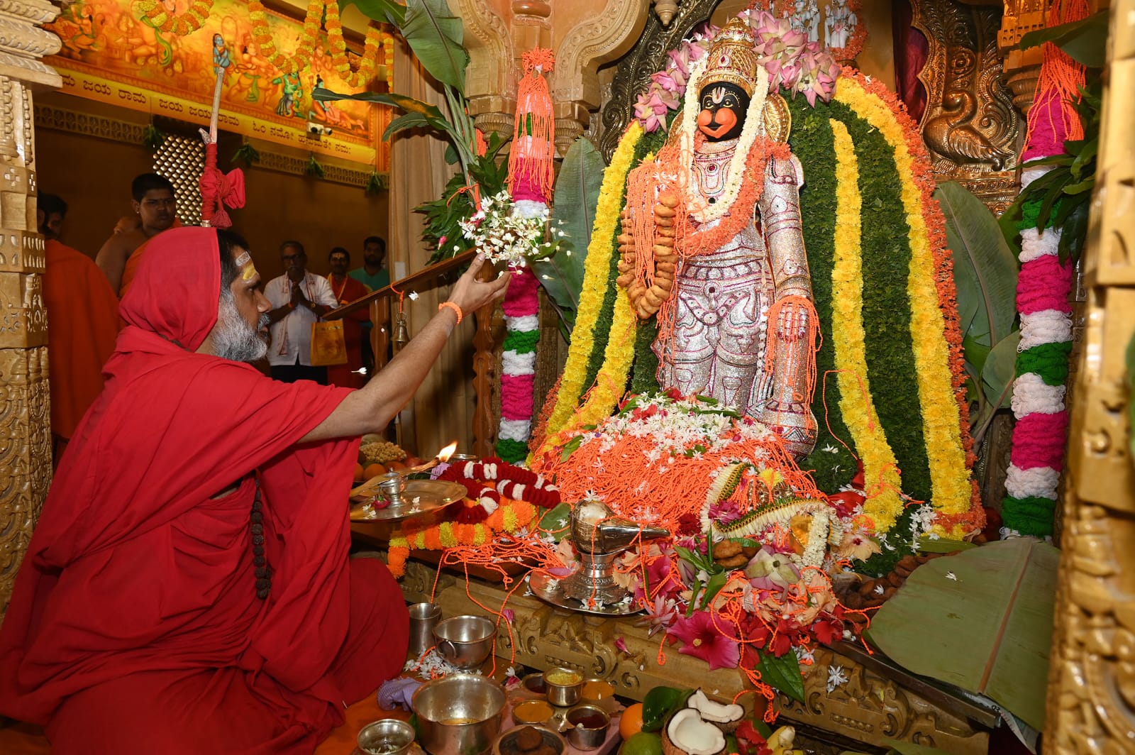 ಗಣಪತಿ ಆಶ್ರಮದಲ್ಲಿ ಹನುಮಜಯಂತಿ ಸಂಭ್ರಮ…ಕಾರ್ಯಸಿದ್ದಿ ಹನುಮಂತನಿಗೆ ವಜ್ರಾಲಂಕಾರ…