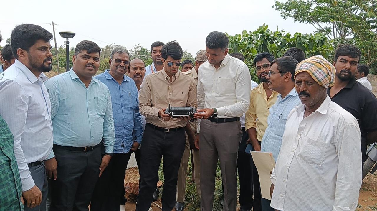 MDA ಹೊಸಬಡಾವಣೆ ನಿರ್ಮಾಣ ಪ್ರಕ್ರಿಯೆ…ಡ್ರೋನ್ ಮೂಲಕ ಜಮೀನು ಸರ್ವೆ ಕಾರ್ಯ…ಜಿಲ್ಲಾಧಿಕಾರಿ ಲಕ್ಷ್ಮಿಕಾಂತ ರೆಡ್ಡಿ ಚಾಲನೆ…
