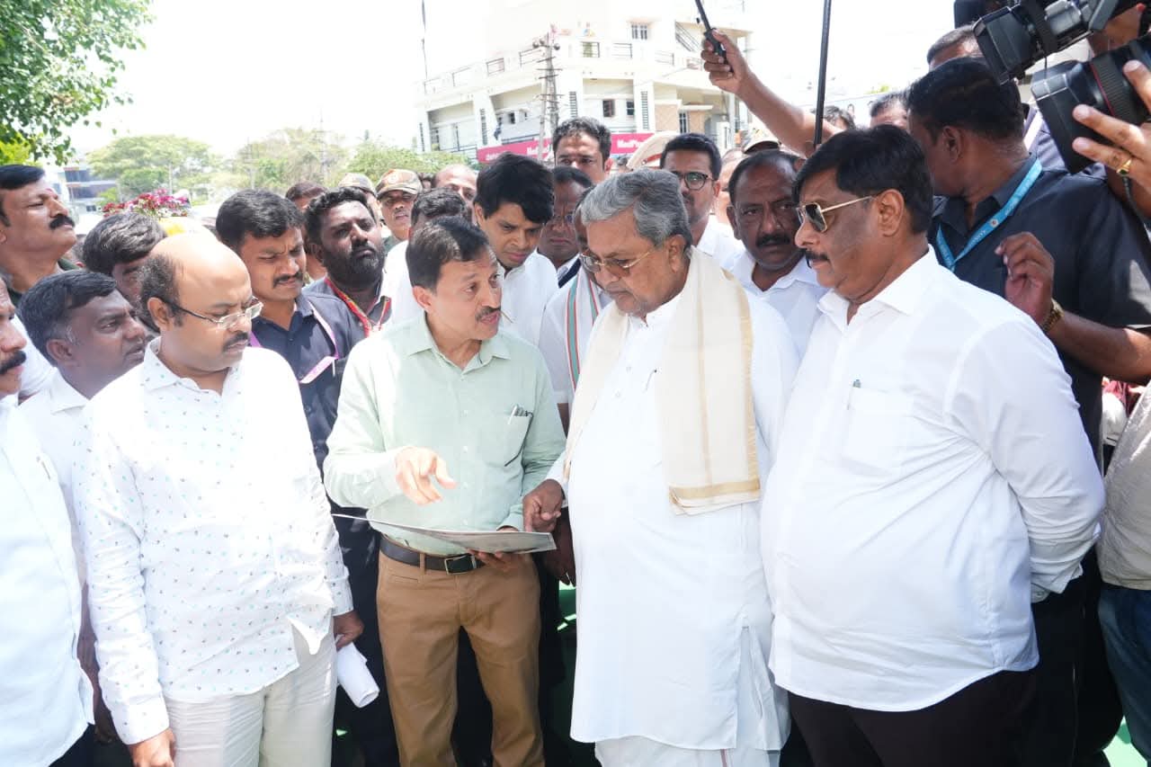 ಮಾನ್ಯ ಮುಖ್ಯಮಂತ್ರಿಗಳಿಂದ ಭೂಗತ ಕೇಬಲ್‌ ಅಳವಡಿಸುವ ಕಾಮಗಾರಿ ಪರಿಶೀಲನೆ.