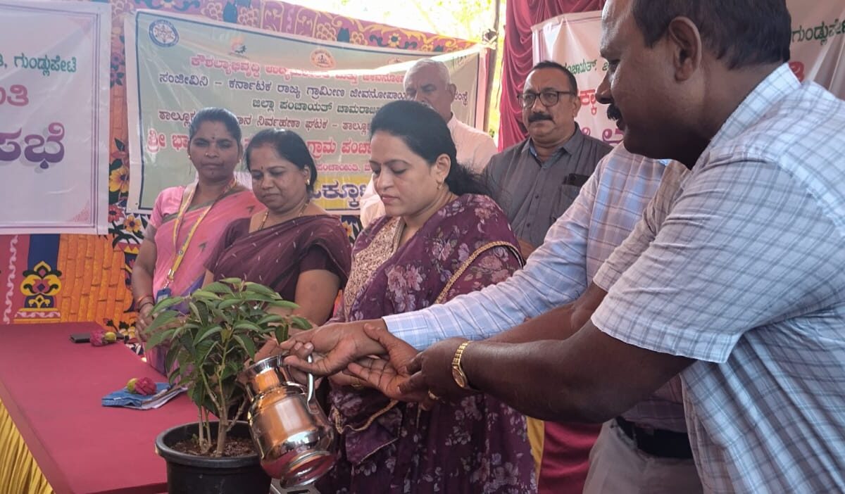 ಚಿಕ್ಕಾಟಿ ಗ್ರಾಮದಲ್ಲಿ ಮಹಿಳೆಯರಿಗೆ ಮುಟ್ಟು ವೃತು ಚಕ್ರ ಜಾಗೃತಿ