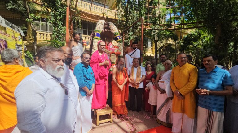ಗಣಪತಿ ಆಶ್ರಮಕ್ಕೆ ತಲುಪಿದ ಲಕ್ಷ್ಮಿನರಸಿಂಹ ಹಾಗೂ ಪಂಚಮುಖಿ ಆಂಜನೇಯ ವಿಗ್ರಹಗಳು…ಗಟ್ಟವಾಡಿ ಗ್ರಾಮಕ್ಕೆ ತೆರಳಲಿರುವ ಮೂರ್ತಿಗಳು…
